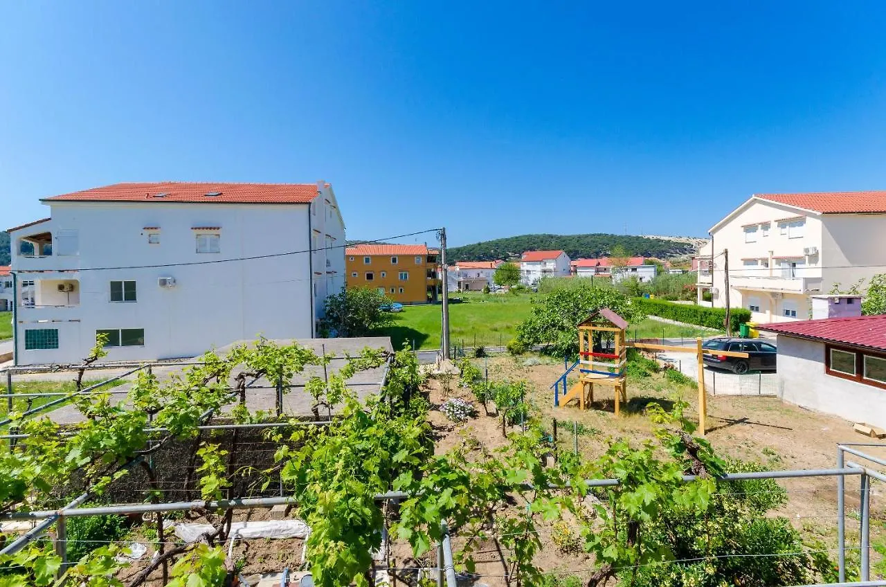 Apartments And Room Sime M Lopar