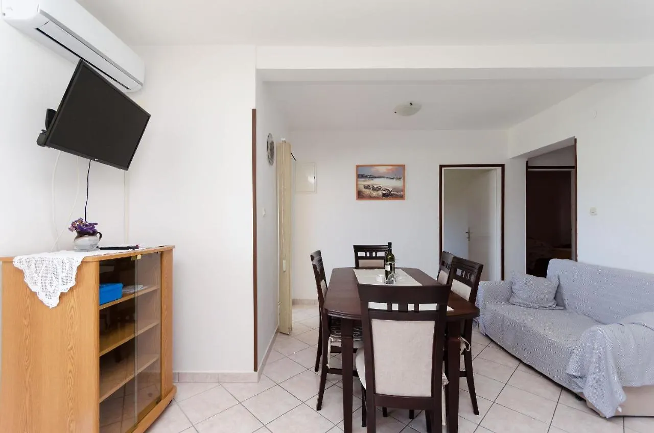 Apartments And Room Sime M Lopar 0*,