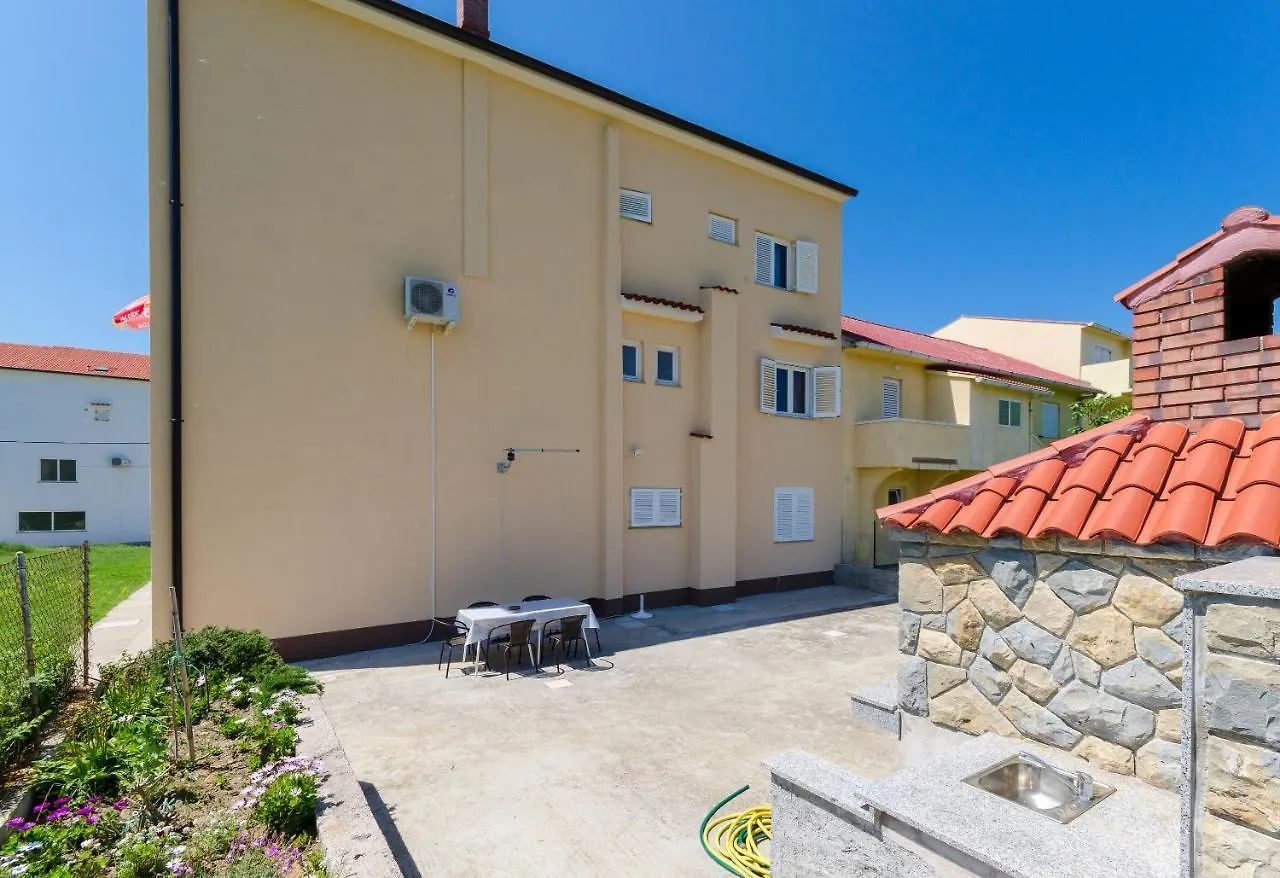 Apartments And Room Sime M Lopar