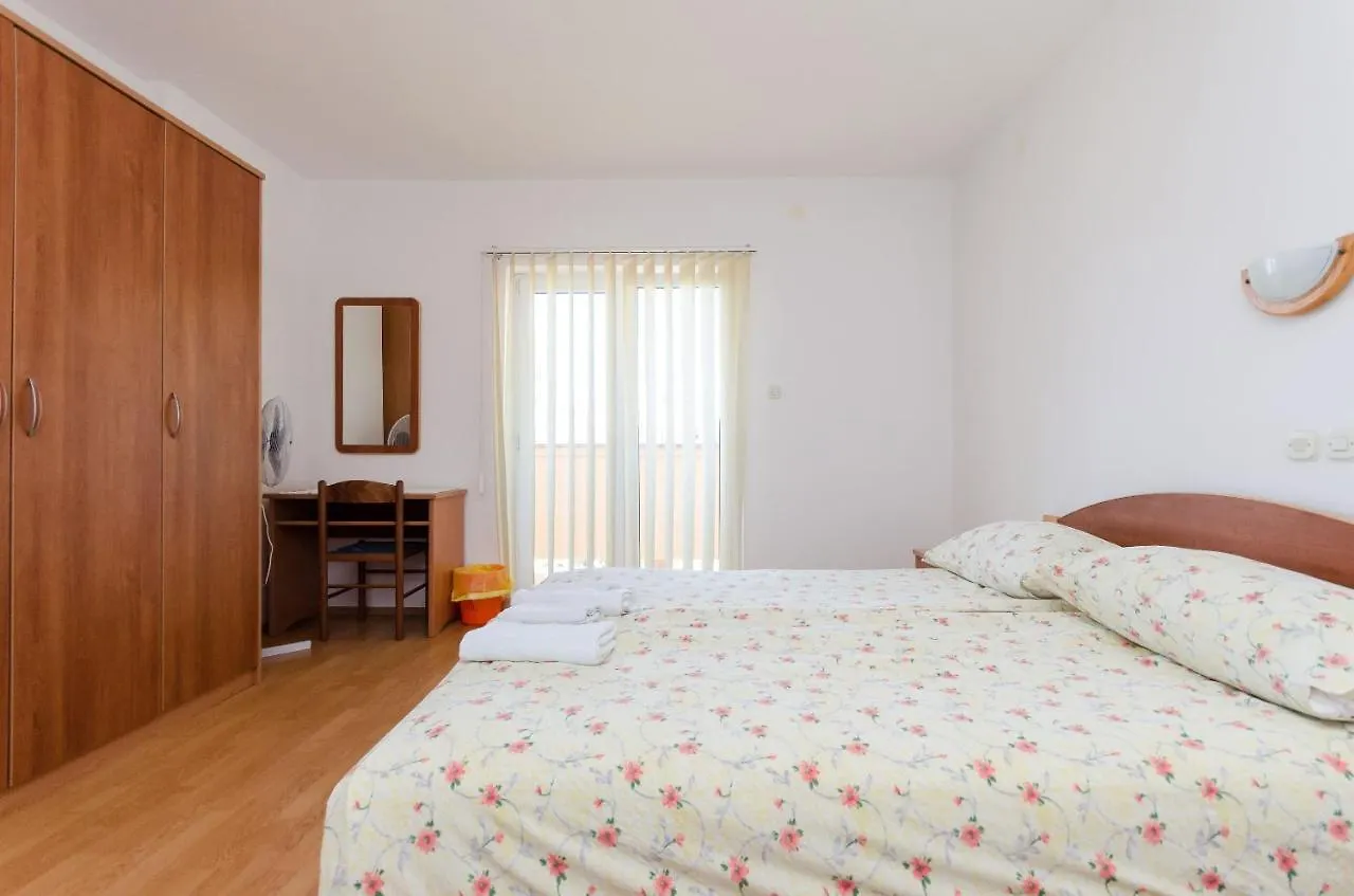 Apartments And Room Sime M Lopar 0*,
